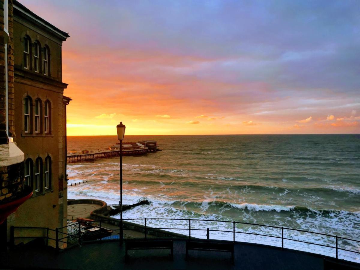 The Red Lion Hotel Cromer Exteriör bild